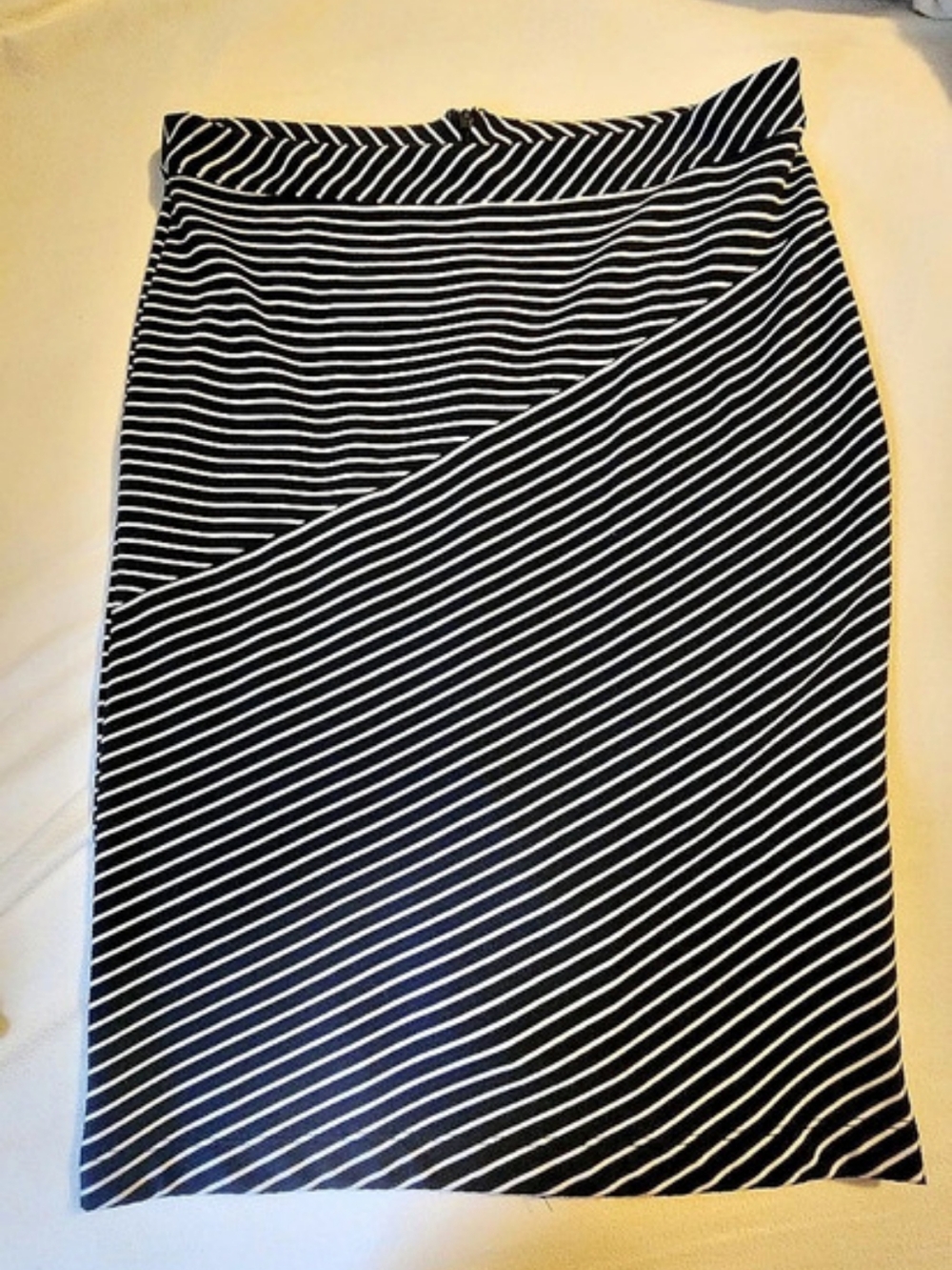 Banana Republic Striped Skirt in Black & White Size 12 Like New